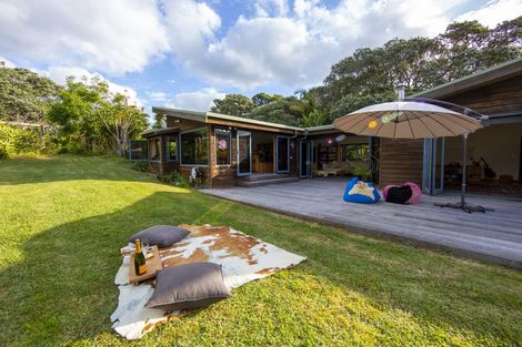 Photo of property in 679 Cove Road, Waipu, 0582