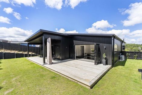 Photo of property in 28 Leathem Crescent, Pokeno, 2402