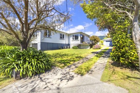 Photo of property in 46 Kaitawa Crescent, Paraparaumu, 5032