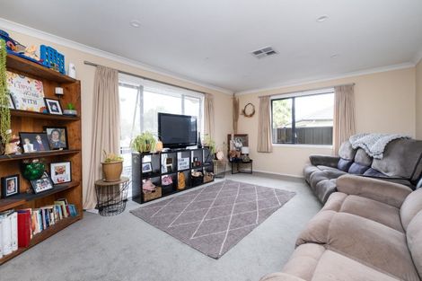 Photo of property in 12 Delta Mews Place, Clive, 4102