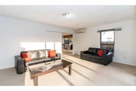 Photo of property in 2/479 Wairakei Road, Burnside, Christchurch, 8053