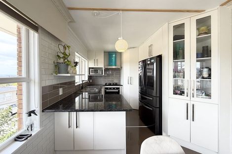 Photo of property in 1/240a East Coast Road, Forrest Hill, Auckland, 0620