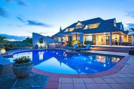 Photo of property in 15 Chisbury Terrace, Shelly Park, Auckland, 2014