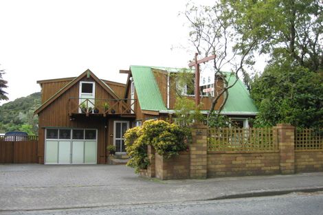 Photo of property in 15 Weranui Road, Waiwera, 0994