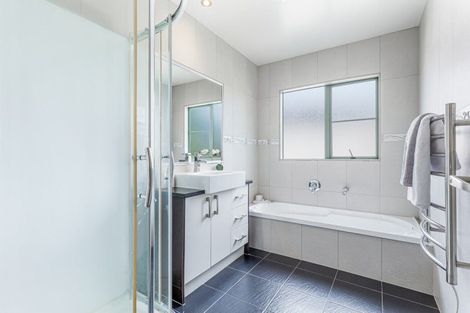 Photo of property in 12 Kunzea Place, Greenhithe, Auckland, 0632