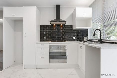 Photo of property in 37 Beaubank Road, Kelston, Auckland, 0602