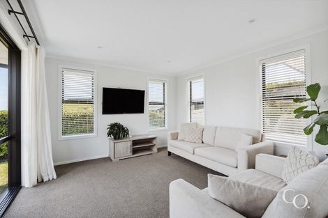 Photo of property in 15 Ballintoy Park Drive, Welcome Bay, Tauranga, 3175