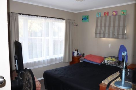 Photo of property in 8 Rollerson Street, Papakura, 2110