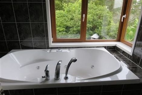 Photo of property in 20 Kittiwake Drive, Schnapper Rock, Auckland, 0632