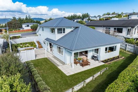 Photo of property in 135 Endeavour Drive, Whitby, Porirua, 5024