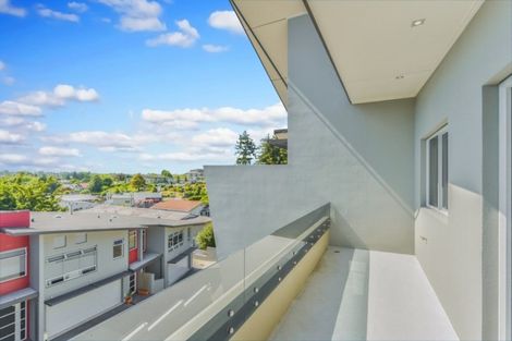 Photo of property in 21c Ruakiwi Road, Hamilton Lake, Hamilton, 3204