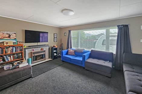 Photo of property in 27 Russell Road, Wainuiomata, Lower Hutt, 5014