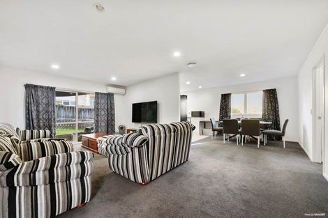 Photo of property in 2/723 Swanson Road, Swanson, Auckland, 0612