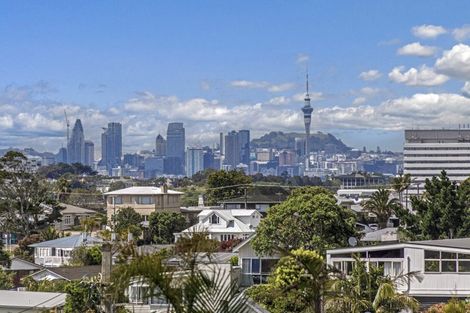 Photo of property in 35 Parr Terrace, Castor Bay, Auckland, 0620