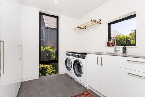 Photo of property in 35 Poynder Avenue, Merivale, Christchurch, 8014