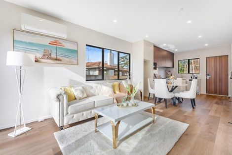 Photo of property in 140a Edgewater Drive, Pakuranga, Auckland, 2010