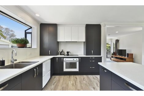 Photo of property in 27 Aronia Way, Goodwood Heights, Auckland, 2105