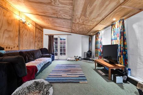 Photo of property in 34 Endeavour Street, Marfell, New Plymouth, 4310