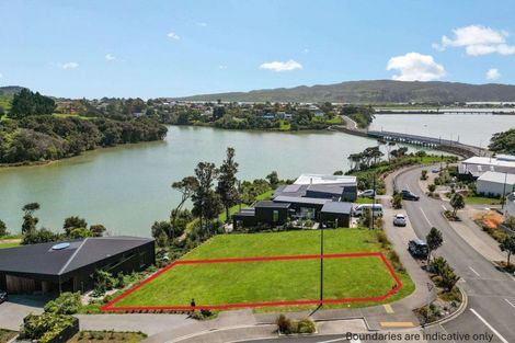 Photo of property in 2 Pekapeka Street, Raglan, 3225