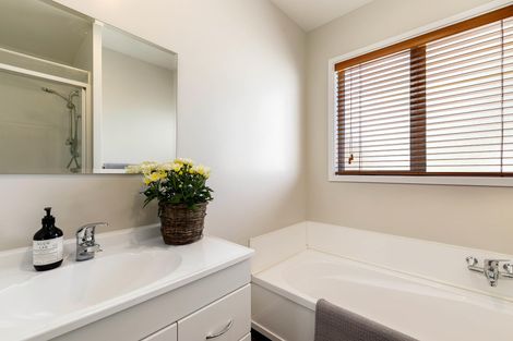 Photo of property in 21 Waenga Drive, Cromwell, 9310