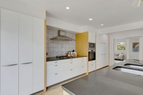 Photo of property in 10 Kahu Road, Paremata, Porirua, 5024