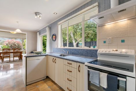 Photo of property in 8 Palawan Place, Torbay, Auckland, 0630