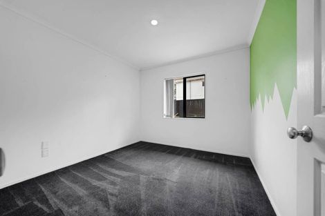 Photo of property in 69a Awaroa Road, Sunnyvale, Auckland, 0612