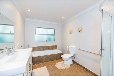 Photo of property in 11 Jeannie Way, Waikanae Beach, Waikanae, 5036