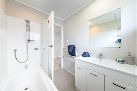 Photo of property in 118 Norana Road, Timberlea, Upper Hutt, 5018