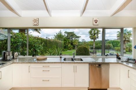 Photo of property in 79 Tawa Road, Kumeu, 0891