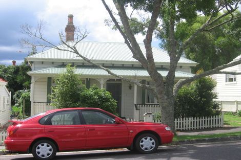 Photo of property in 4 Hastings Parade, Devonport, Auckland, 0624