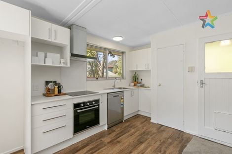 Photo of property in 6 Waipuna Grove, Stokes Valley, Lower Hutt, 5019