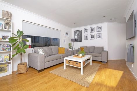 Photo of property in 1/25 Nicholas Road, Somerville, Auckland, 2014