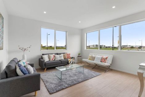 Photo of property in 5 Korowhiti Road, Clarks Beach, 2122