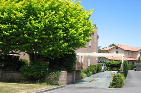Photo of property in 12 Harlech Mews, Avonhead, Christchurch, 8042