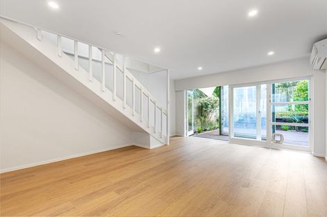 Photo of property in 2/6 Griffen Road, Mount Roskill, Auckland, 1041