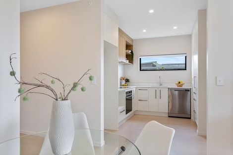 Photo of property in 2 Juniper Drive, Rosehill, Papakura, 2113