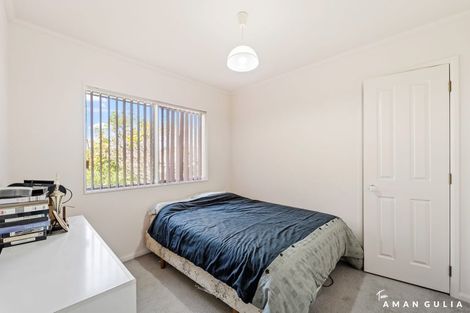 Photo of property in 32 Heversham Place, Glendene, Auckland, 0602