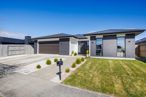 Photo of property in 29 Sardinia Grove, Fitzherbert, Palmerston North, 4410