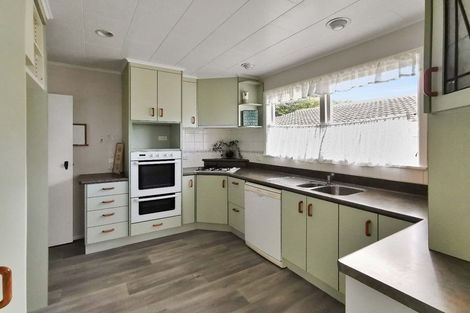 Photo of property in 24 Cypress Drive, Maungaraki, Lower Hutt, 5010