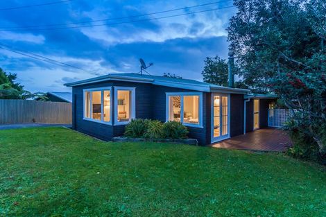 Photo of property in 38 Victory Road, Laingholm, Auckland, 0604