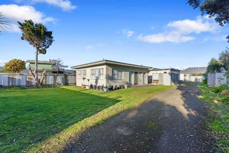 Photo of property in 16 Eruini Street, Waikanae Beach, Waikanae, 5036
