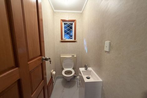 Photo of property in 12 Verena Place, Green Bay, Auckland, 0604