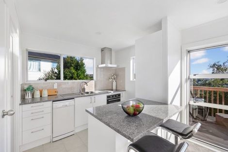 Photo of property in 1/27 Shanaway Rise, Hillcrest, Auckland, 0627