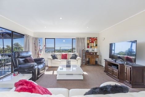 Photo of property in 3/283 Glenfield Road, Glenfield, Auckland, 0629