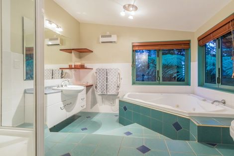 Photo of property in 38 Victory Road, Laingholm, Auckland, 0604