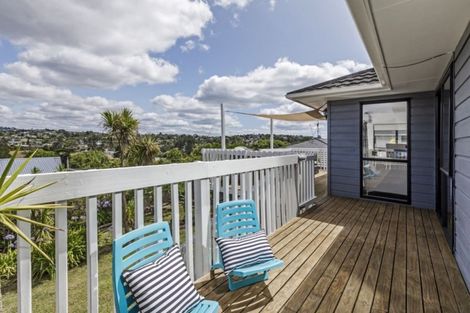 Photo of property in 2/7 Arran Road, Browns Bay, Auckland, 0630