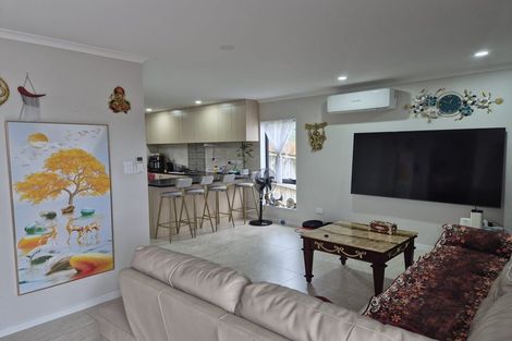 Photo of property in 50 Archmillen Avenue, Pakuranga Heights, Auckland, 2010