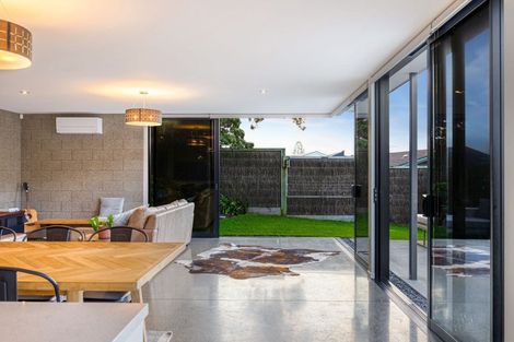 Photo of property in 35a Rothesay Bay Road, Rothesay Bay, Auckland, 0630