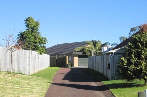 Photo of property in 5 Crannog Fen, Wattle Downs, Auckland, 2103